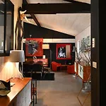Maison Spacieuse Avec Parking Proche De La - Fr-1-434-117 *