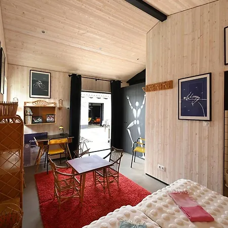 Maison Spacieuse Avec Parking Proche De La