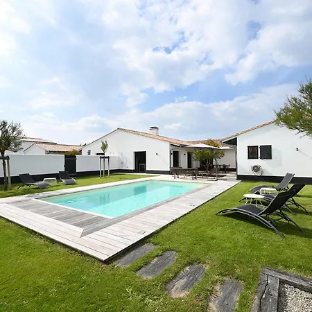 Maison Spacieuse Avec Parking Proche De La - Fr-1-434-117 *