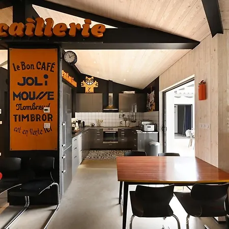 Maison Spacieuse Avec Parking Proche De La Vakantiehuis *