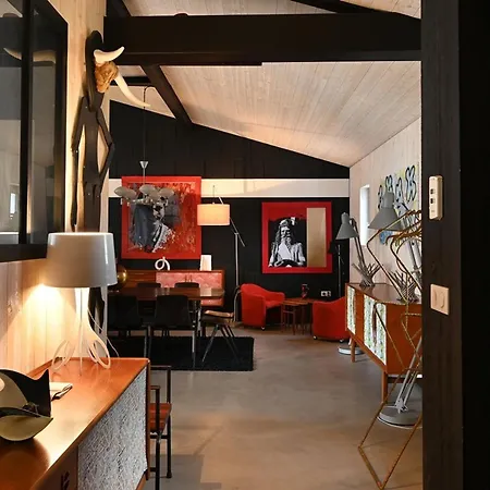 Maison Spacieuse Avec Parking Proche De La *