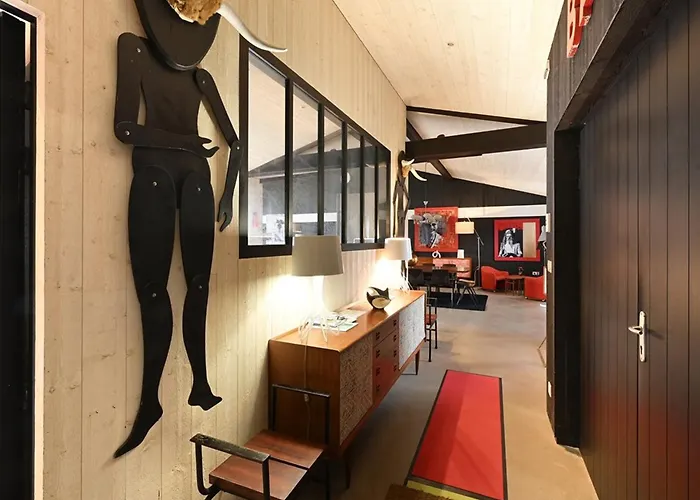 Maison Spacieuse Avec Parking Proche De La - Fr-1-434-117 *