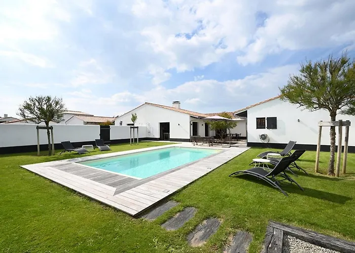 Maison Spacieuse Avec Parking Proche De La - Fr-1-434-117 *