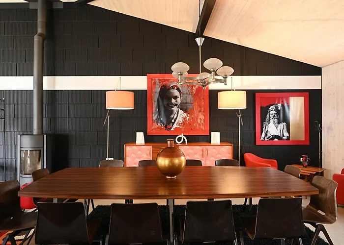 Maison Spacieuse Avec Parking Proche De La - Fr-1-434-117