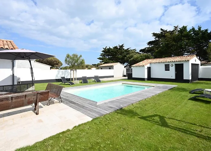 Maison Spacieuse Avec Parking Proche De La - Fr-1-434-117 *